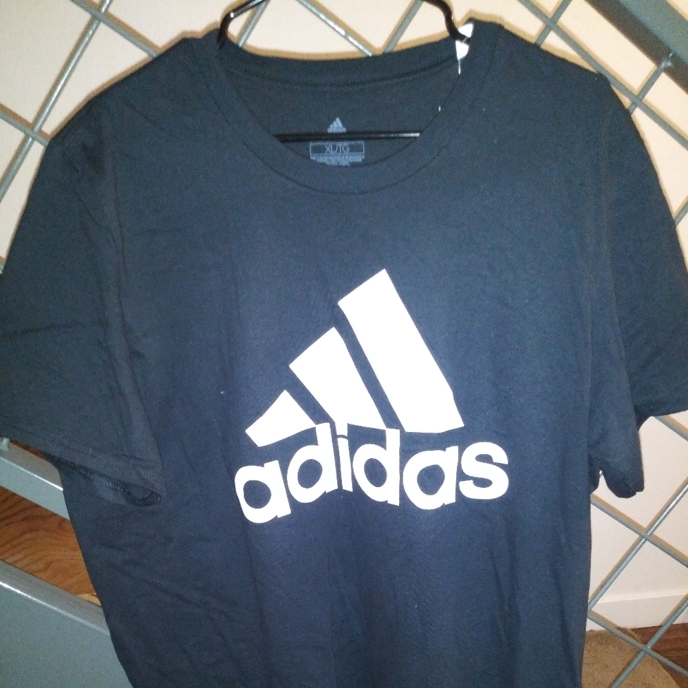 NWT Adidas Tee-Shirt (Mens XL)